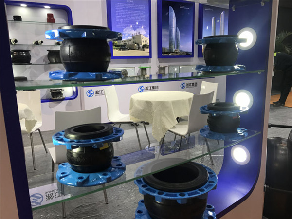 换热机组使用1.6MPa，200单球双法兰橡胶接头